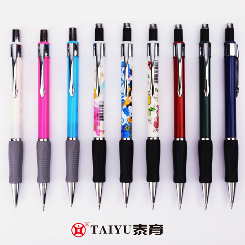 دانش آموزان از مداد مکانیکی با دستگیره راحت و پاک کن Mechanical Pencil 2082A استفاده می کنند